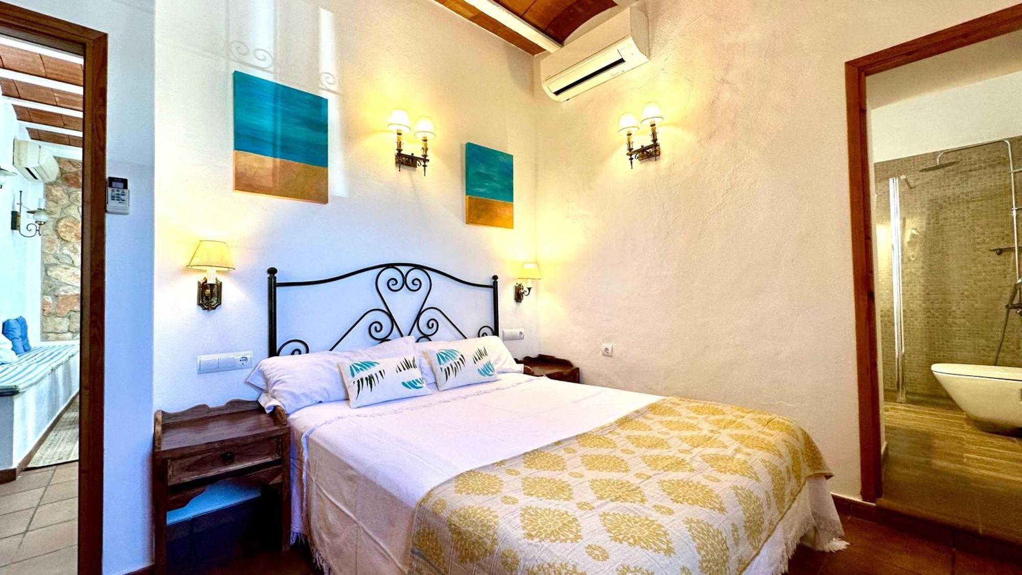 סאנט מיגל דה באלאנסט Casa Can Lluc Con Piscina, Jardin Y Vista Al Campo מראה חיצוני תמונה
